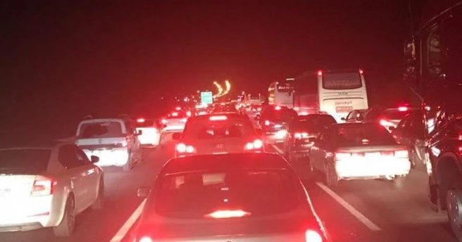 Anadolu Otoyolu`nda trafik yoğunluğu