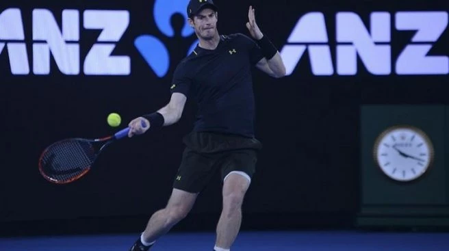 Andy Murray zorlanmadan 3. turda