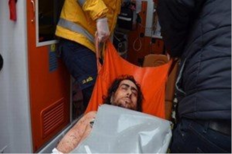 Annesini 243 yerinden bıçaklayarak öldürdü!