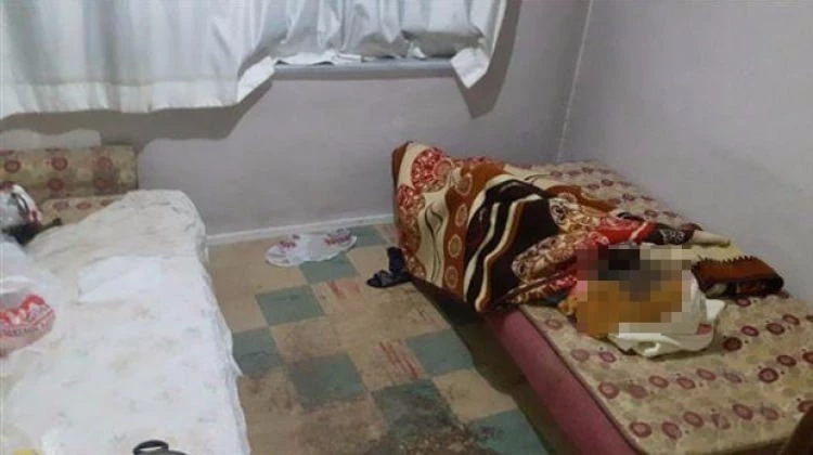 Annesinin cesediyle aynı odada 3 hafta yaşadı