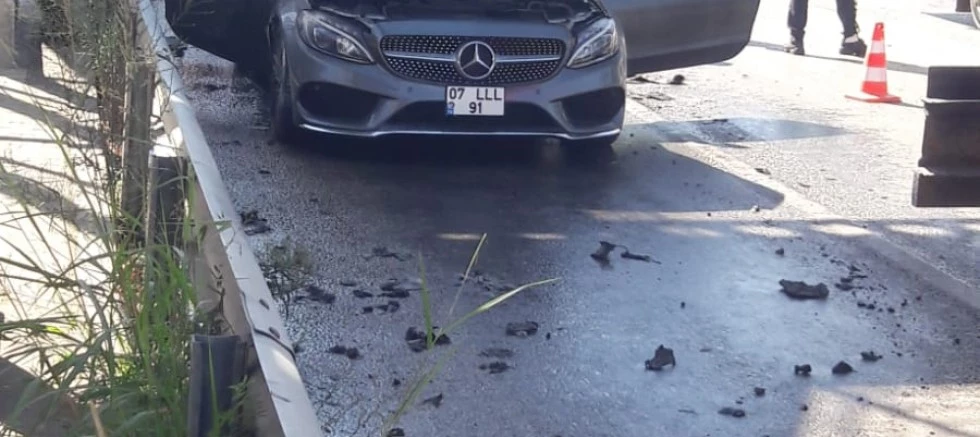 ANTALYA`DA HAREKET HALİNDE MERCEDES ARAÇ ALEV ALDI