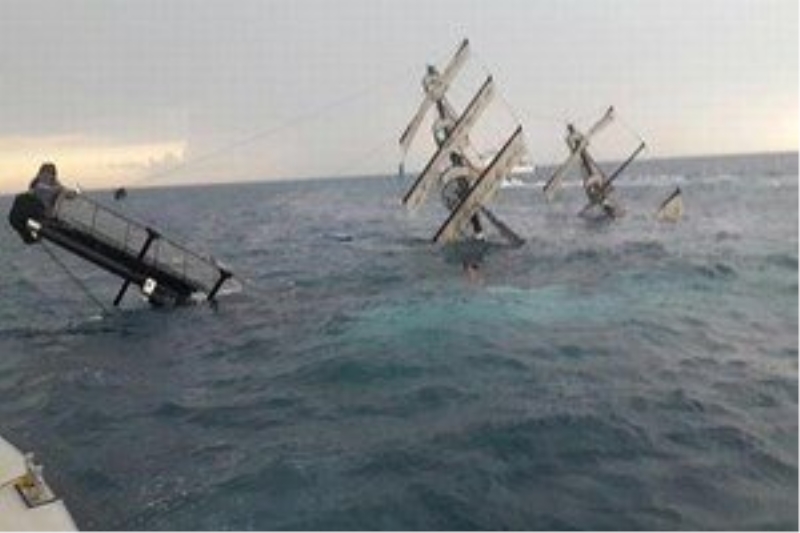 Antalya`da tur teknesi battı!