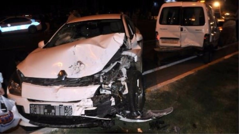 Antalyada zincirleme kaza: 2 yaralı