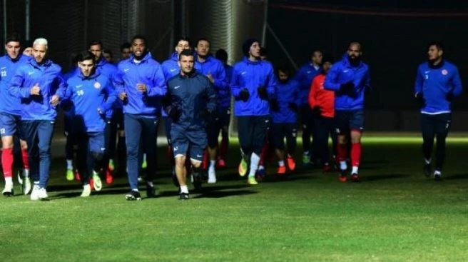 Antalyaspor`da sürpriz doğum günü