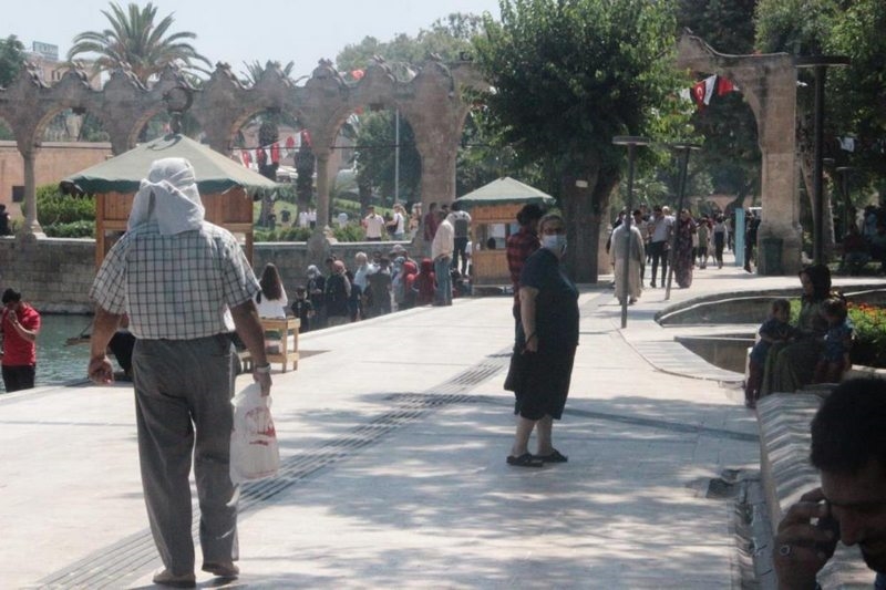 Antika termometre ile Şanlıurfa sıcağını ölçtü! Gölgede 35, güneşte 50 derece