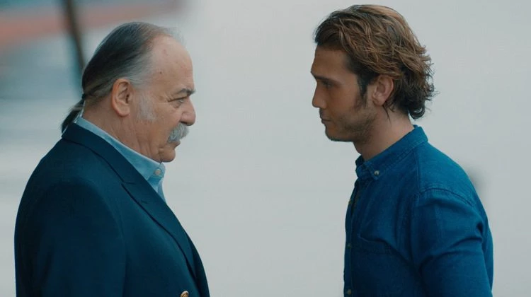 Aras Bulut İynemli kolunu kırdı!