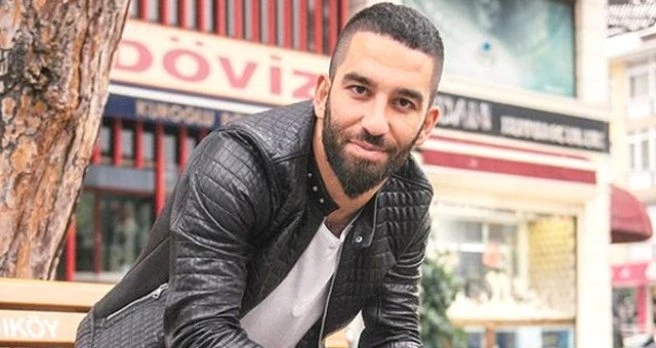 Arda Turan, Londra`dan Ev Alınca `Chelsea`ye Transfer Oluyor` Dedikoduları Çıktı