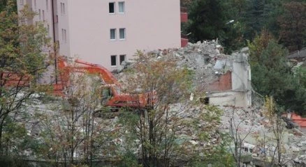 Askeriyeye ait 33 yıllık binalar yakıldı