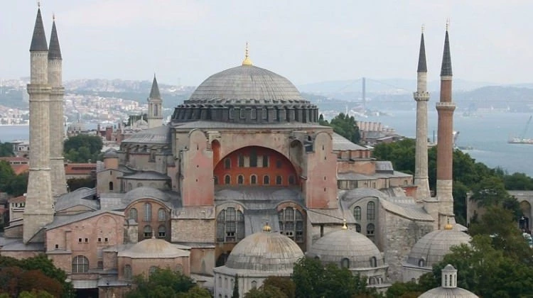 Ayasofya'da ezan okunması o ülkeyi rahatsız etti