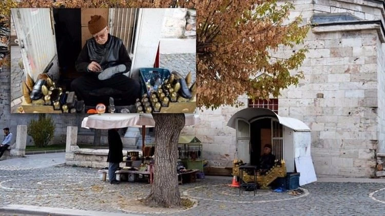 Aynı yerde 73 yıldır ayakkabı boyuyor!