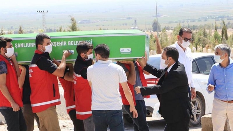 Babasının tinerle yaktığı Amara, kimsesizler mezarlığına defnedildi