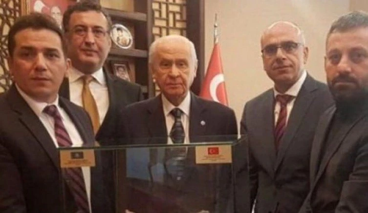 BAHÇELİ`YE ANLAMLI HEDİYE