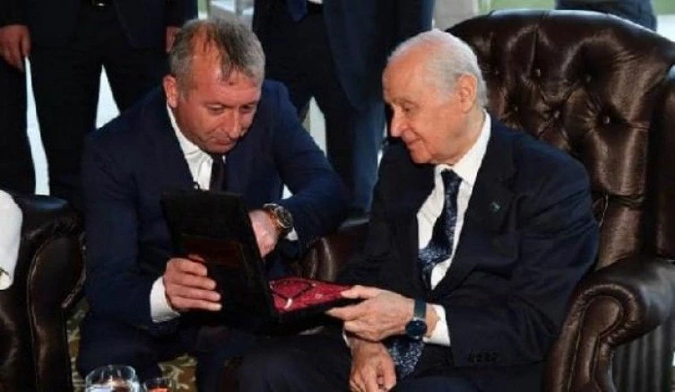 BAHÇELİ`YE  ÖZEL HEDİYE