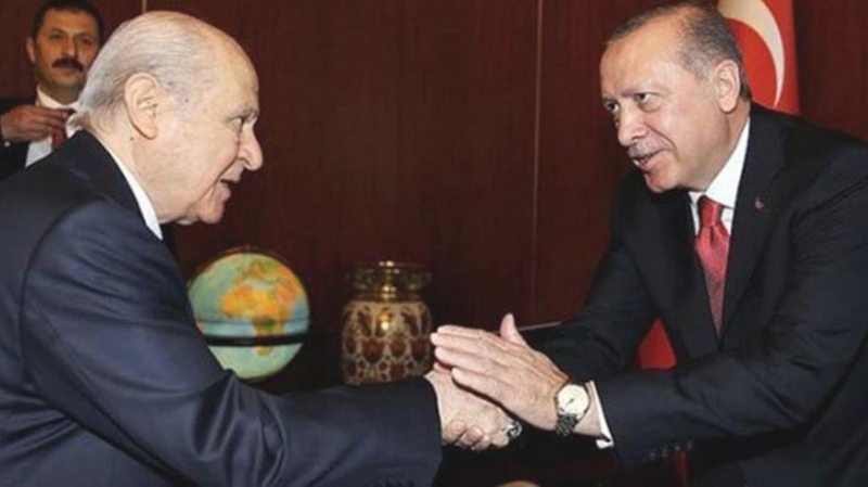 Bahçeli`den Cumhurbaşkanı Erdoğan`a yıl dönümü kutlaması! Anlamlı hediyesi dikkat çekti