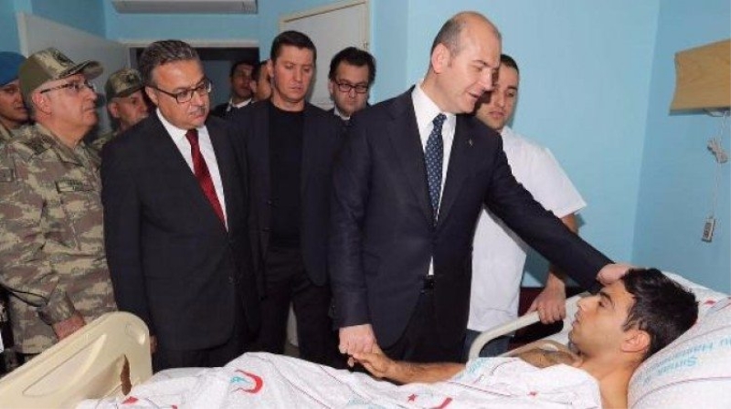Bakan Soylu,  yaralı askerleri ziyaret etti