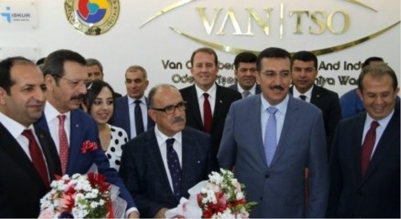 Bakan Tüfenkci bombalı saldırının yaşandığı polis merkezinde incelemede bulundu