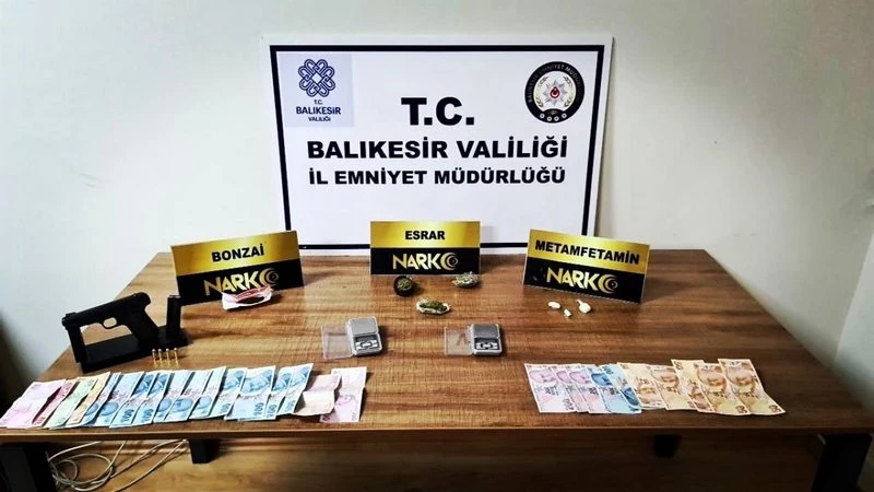 Balıkesir`de uyuşturucu operasyonunda 4 kişi tutuklandı