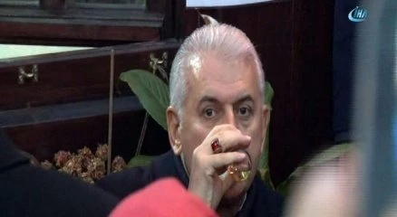 Başbakan Yıldırım, çay davetini geri çevirmedi