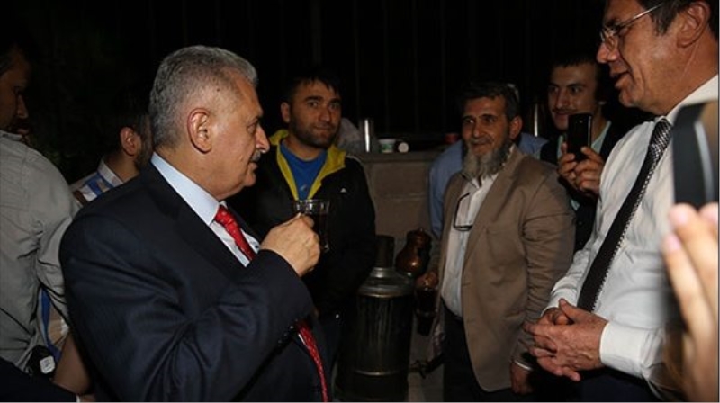 Başbakan Yıldırım, demokrasi nöbetinde