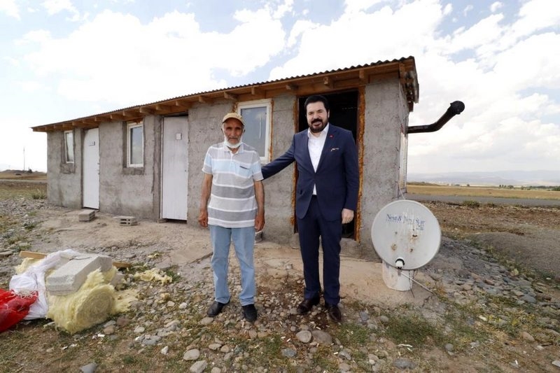 Başkan Sayan, bayramda Aziz amcayı unutmadı
