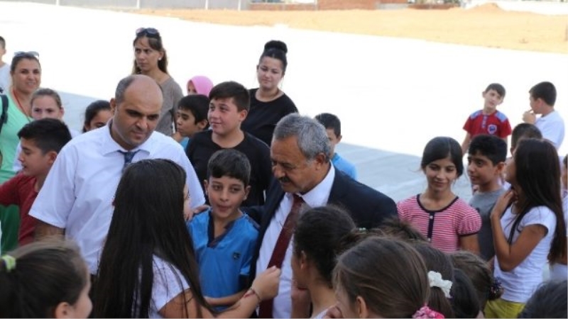 Başkan Uysal Yeni Eğitim Öğretim Yılını Okulları Ziyaret Ederek Kutladı