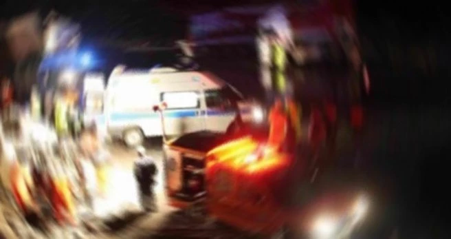 BAŞKENTTE FRENİ BOŞALAN ALÇI YÜKLÜ TIR DEVRİLDİ: 1 ÖLÜ