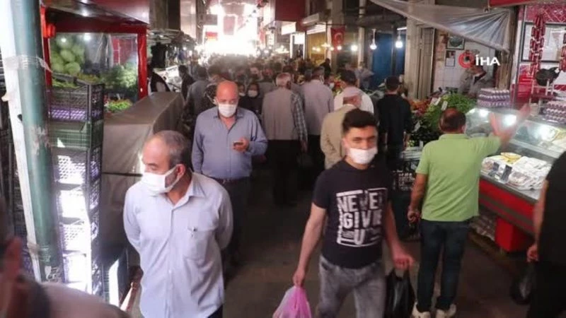 Bayram alışverişi Covid-19`u unutturdu