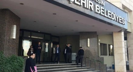 Belediye başkanının makam aracına haciz şoku