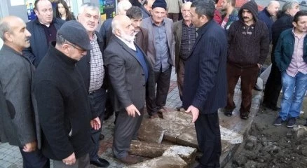 Belediye kazısında tarihi mezarlık bulundu