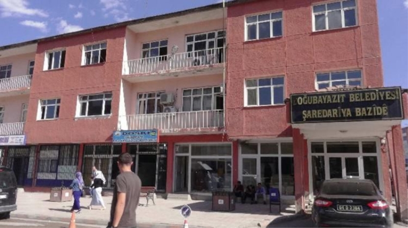 Belediye Meclisine atanan kayyum isitifa etti
