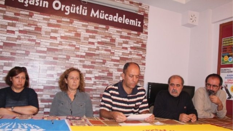 Bergama`da Eğitim-Sen Üyelerinden, Maaş Kesme Cezasına Protesto