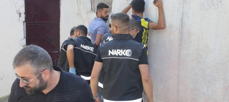 Beyoğlu`nda nefes kesen operasyon: Böyle yakalandılar