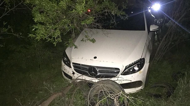 Beyşehir?de karayoluna dökülen hayvan dışkısı, kazalara yol açtı