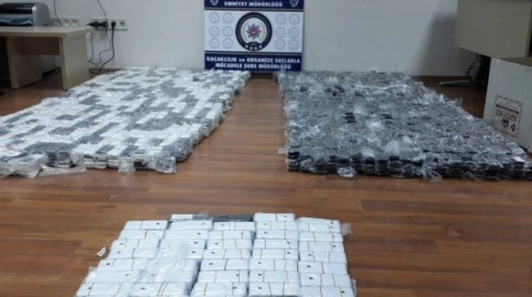 Bin 465 adet kaçak cep telefonu ele geçirildi