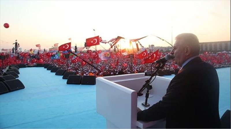 Binali Yıldırım`dan Nazım`lı, Ahmed Arif`li, Necip Fazıl`lı mesaj
