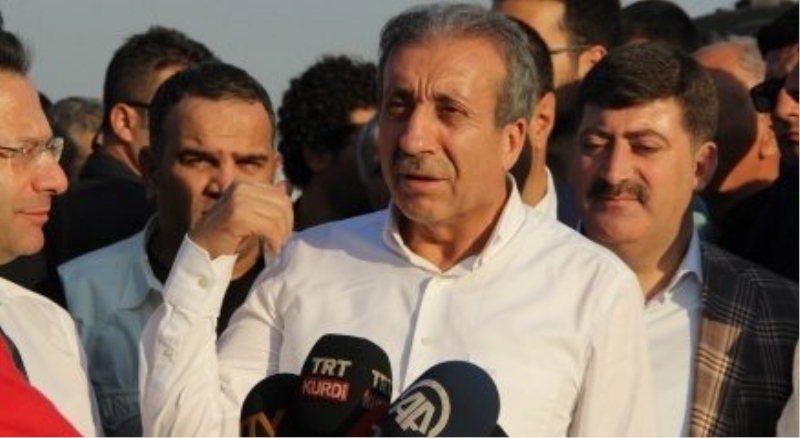 Bomba tuzaklanan aile kabristanını ziyaret etti