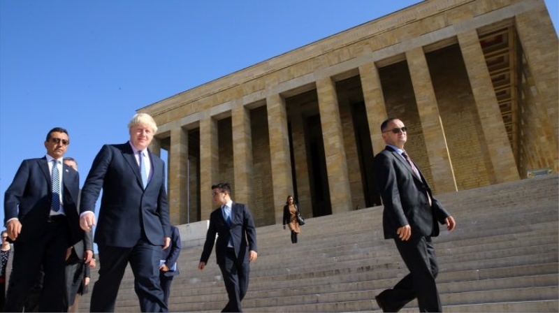 Boris Johnson Anıtkabir'i ziyaret etti
