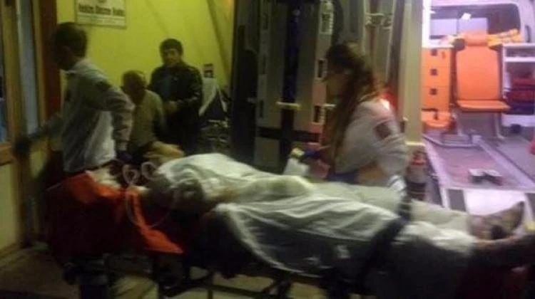 Boşanma davası süren eşini bıçakla yaraladı