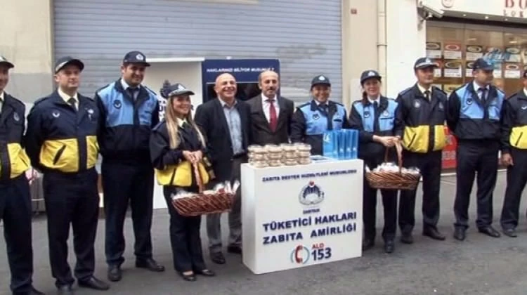 Bu kez denetlemediler, aşure dağıttılar
