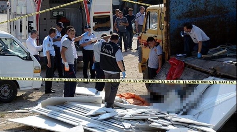 Burdur`da üzerine mermer düşen kişi öldü
