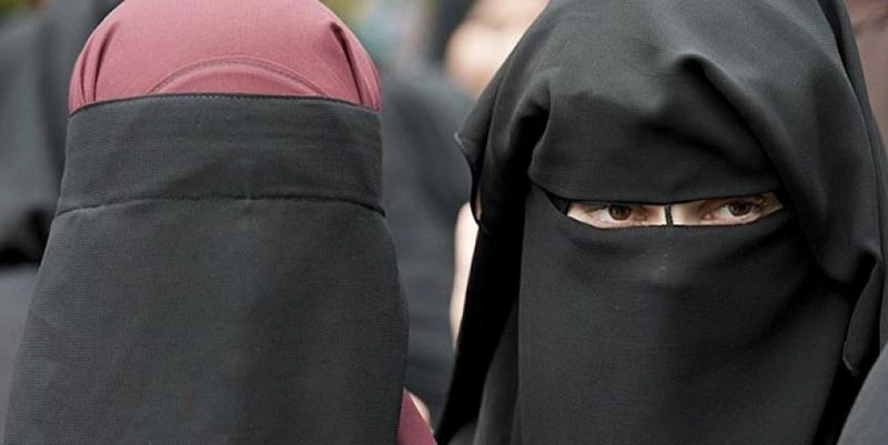 BURKA YASAKLANDI