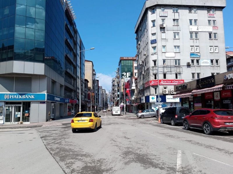 Cadde ve sokaklar boş kaldı