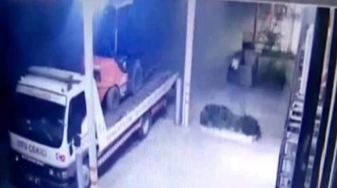 Çaldıkları aracı polise satmaya çalışınca...