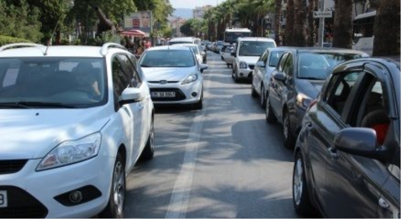 Çanakkale?de feribot iskelesinde bayram yoğunluğu devam ediyor