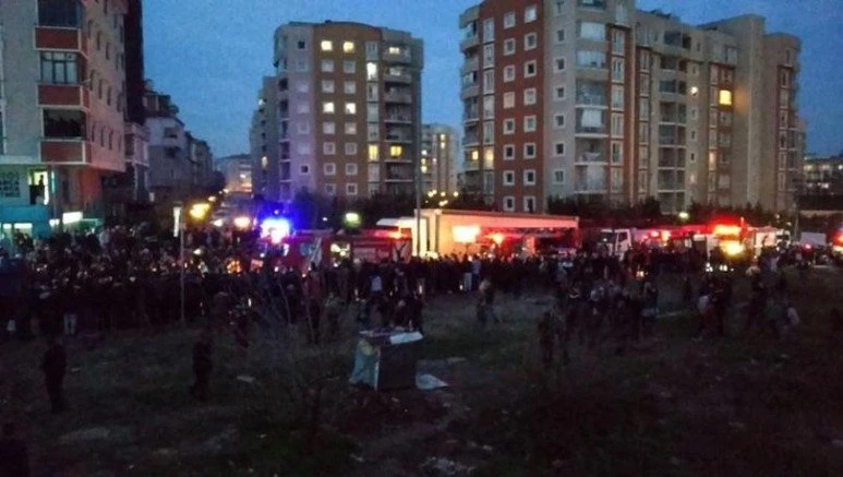 ÇEKMEKÖY`DE HELİKOPTER DÜŞTÜ