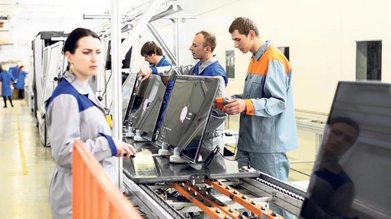 Çinli dünya devleri TCL ve Xiaomi Türkiye`de televizyon üretimine başlıyor