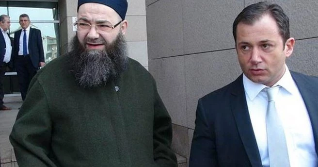 Cübbeli Ahmet Hoca`nın avukatı FETÖ`den aranıyor