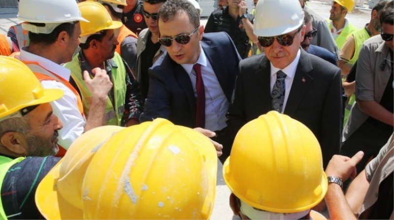 Cumhurbaşkanı Erdoğan cami inşaatını gezdi