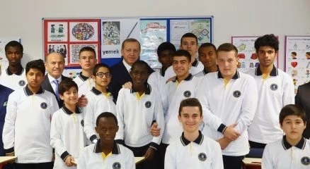 Cumhurbaşkanı Erdoğan, Kaptan Ahmet Erdoğan Anadolu İmam Hatip Lisesi öğrencileriyle buluştu