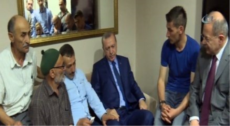 Cumhurbaşkanı Erdoğan, şehit ailesini ziyaret etti